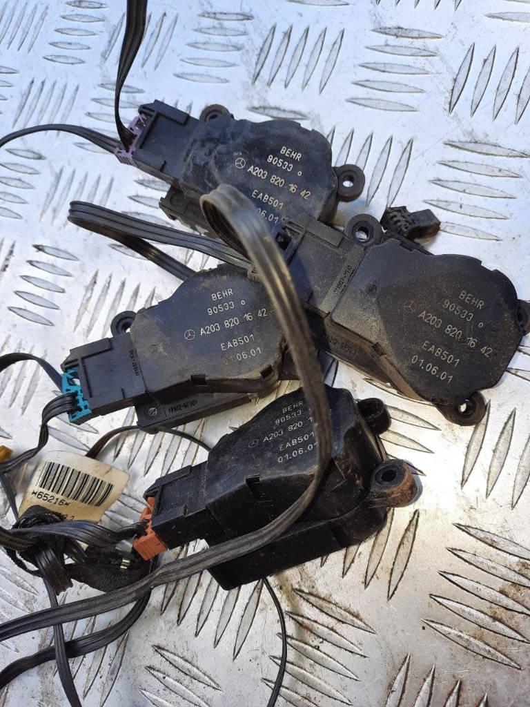 моторчик заслонки печки Mercedes-Benz C-Класс W203/S203/CL203 W203 2002, A2038201642 - фото №1