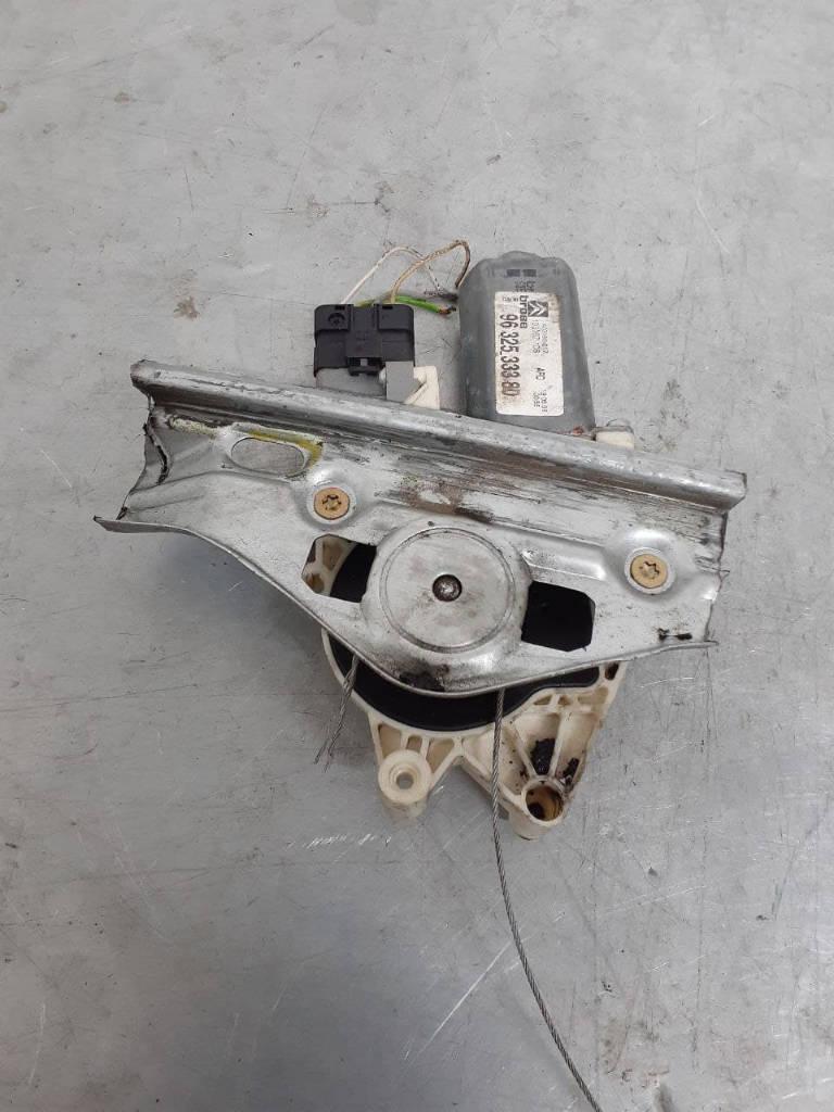 моторчик стеклоподъемника Citroen C5 1 поколение 2004, 9632533380 - фото №1