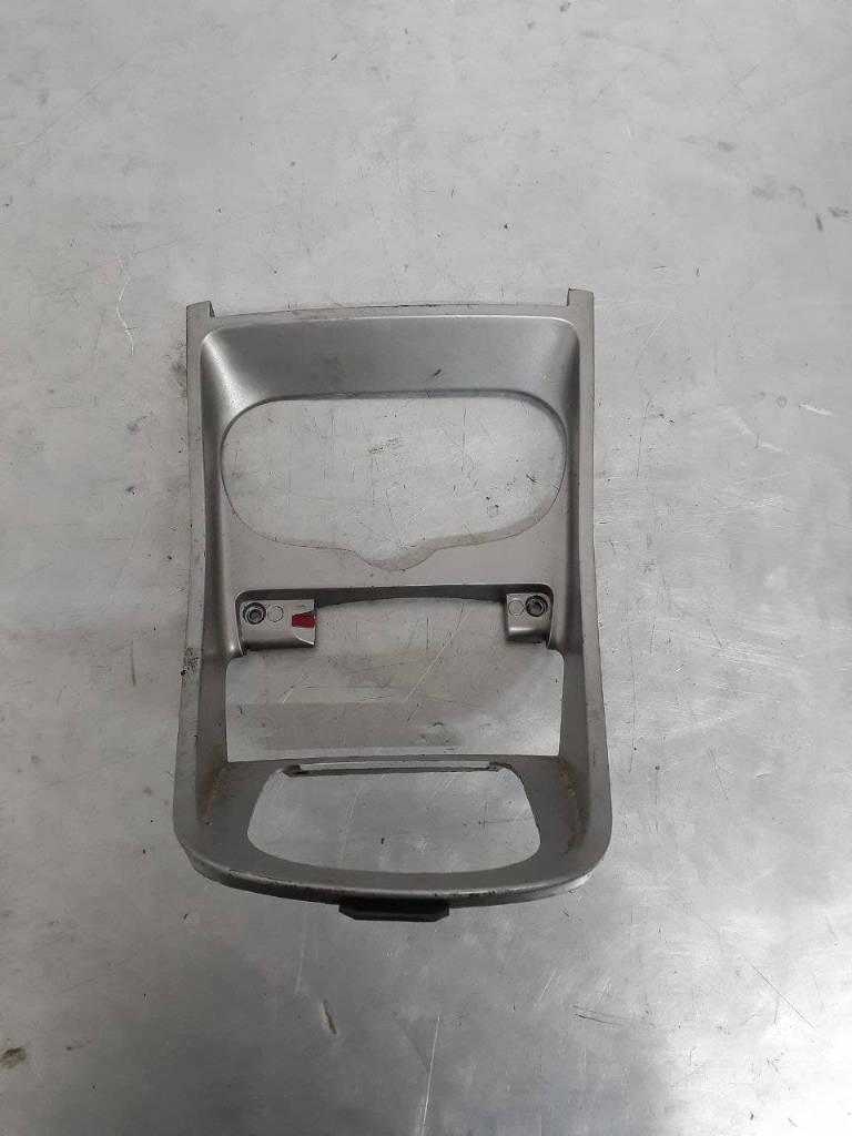 накладка на торпедо (консоль) Peugeot 307 1 поколение 2003, 9636013877 - фото №1