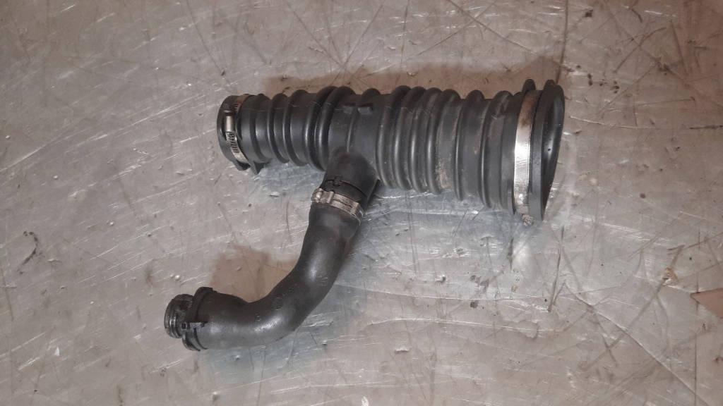 патрубок воздушного фильтра Mazda 3 BK 2005, 1.6 л., дизель, 3M519A673M - фото №1