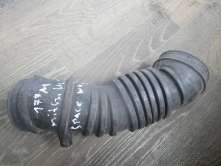 патрубок воздушного фильтра Mitsubishi Space Wagon 3 поколение (Typ N50) 2000, 2.4 л., МКПП, MR373274