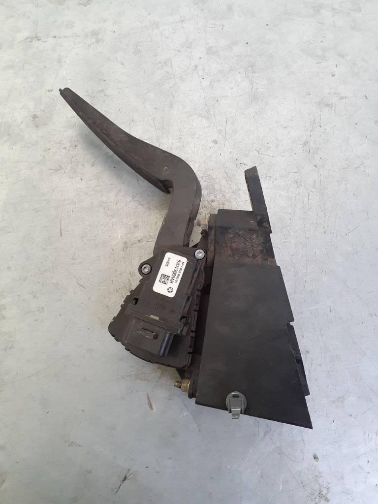 педаль Jeep Grand Cherokee WK 2006, 6PV93390021, 53013869AB - фото №1