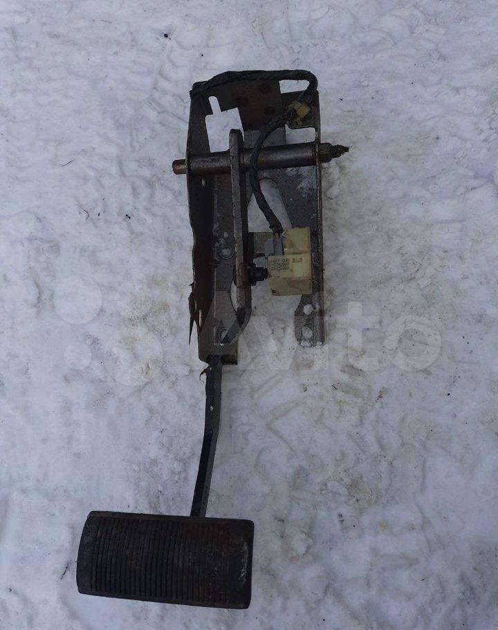 педаль тормоза Chrysler Stratus 1 поколение 1999 - фото №1