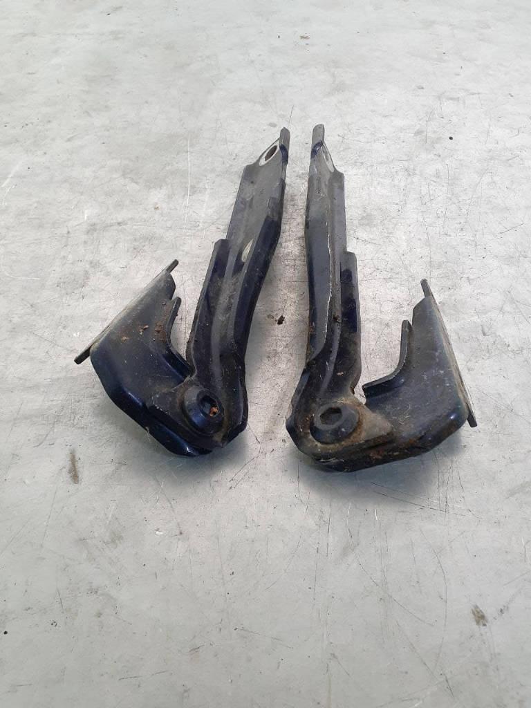 петля капота Audi A6 4B/C5 C5 2000, 4B0823301D - фото №1