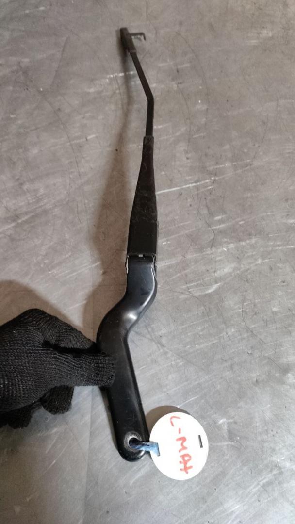 щеткодержатель (поводок стеклоочистителя, дворник) Ford C-Max 1 поколение 2006, 3M5117526, 3M5117526AA - фото №1