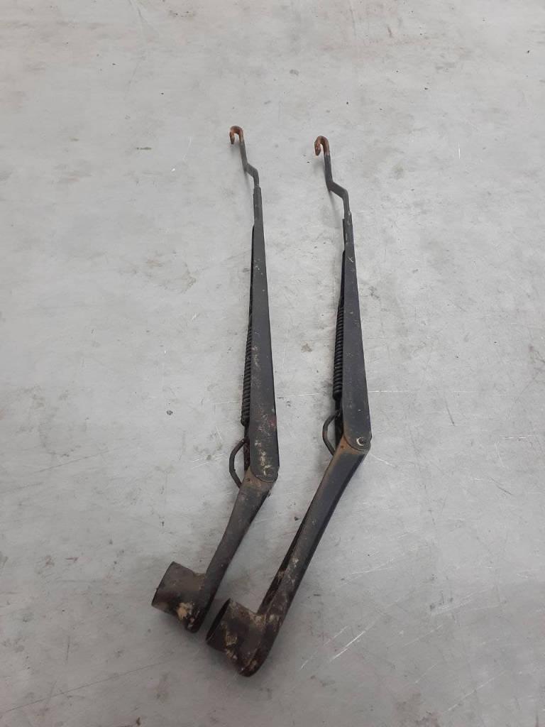 щеткодержатель (поводок стеклоочистителя, дворник) Jeep Grand Cherokee WK 2006 - фото №1