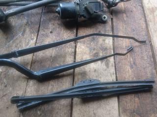 щеткодержатель (поводок стеклоочистителя, дворник) Nissan Almera N16 2003, 35328886BN002