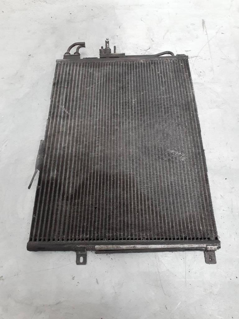 радиатор кондиционера Jeep Grand Cherokee WK 2006 - фото №1