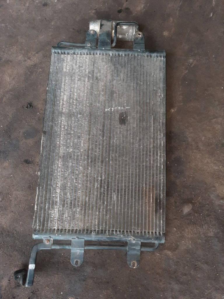 радиатор кондиционера Volkswagen Golf 4 поколение 2000 - фото №1