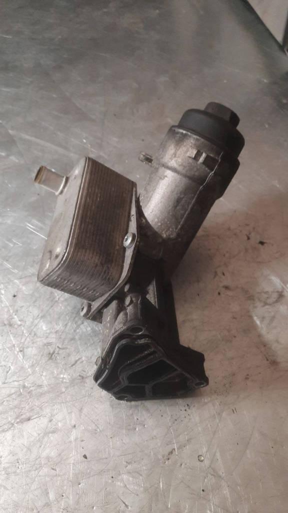 корпус масляного фильтра BMW 3 серия E90/E91/E92/E93 E90 2006, 2.0 л., 7787072 - фото №1