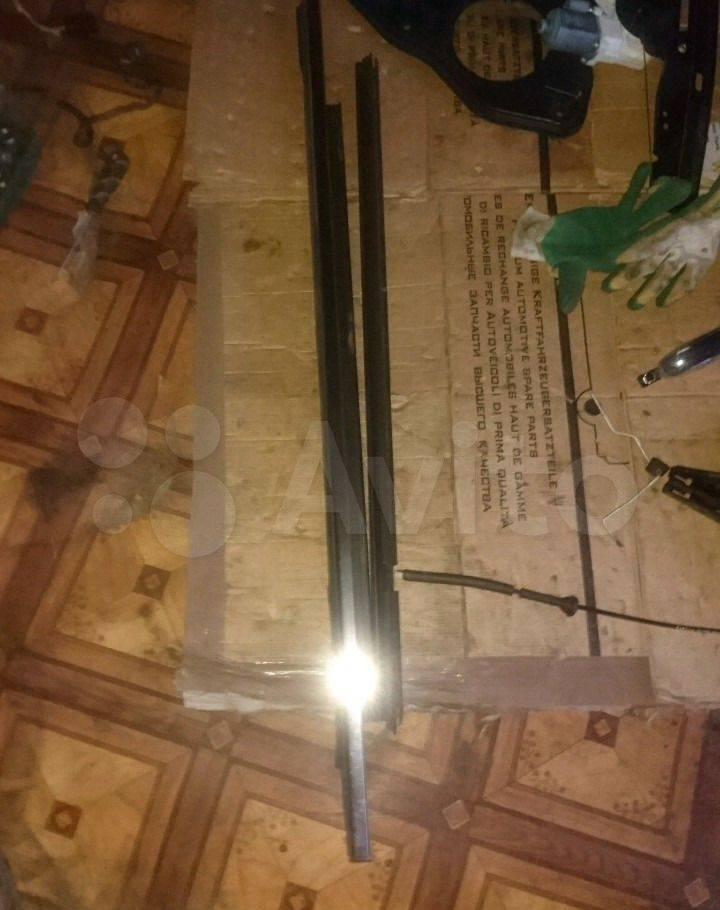 уплотнитель Chrysler Sebring 3 поколение 2008 - фото №1