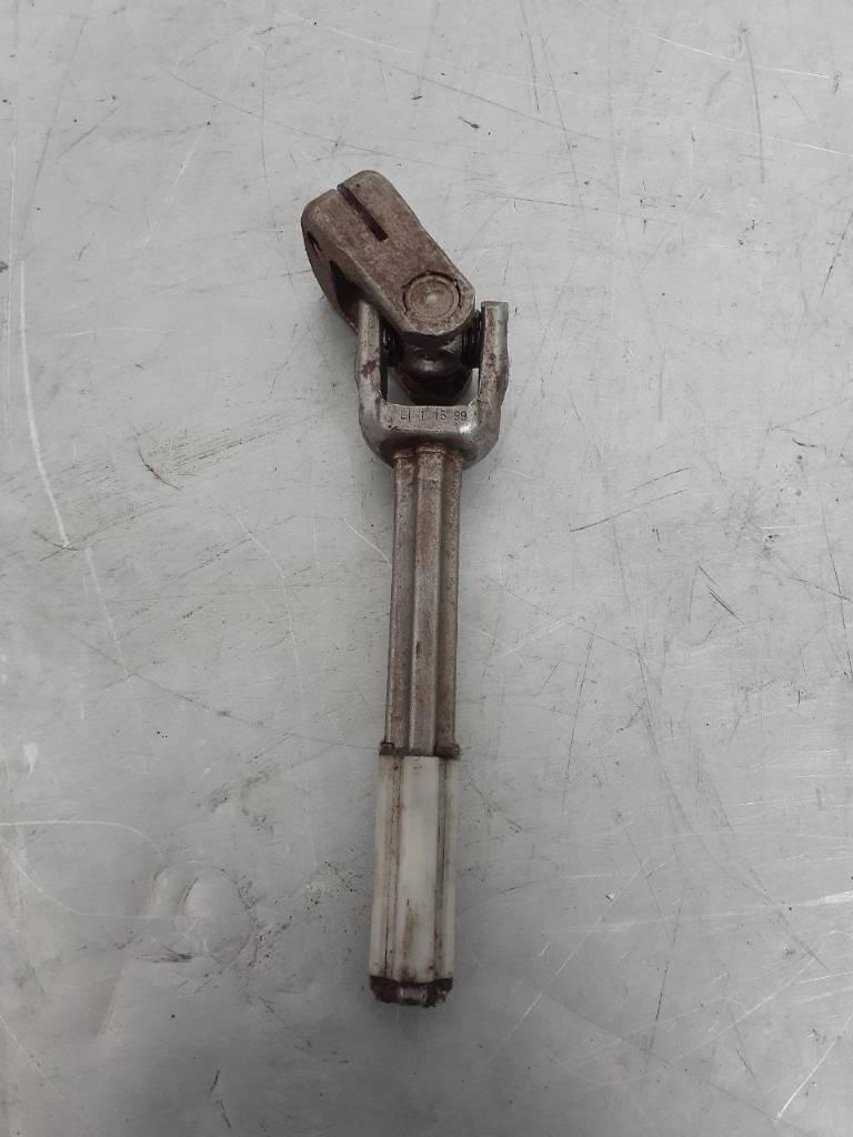 рулевой карданчик Volkswagen Golf 4 поколение 2000 - фото №1