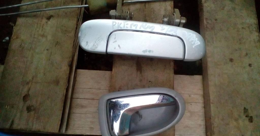 ручка наружная задняя правая Mazda Premacy 1 поколение 2001, 1.8 л. - фото №1