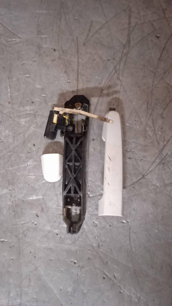 ручка наружная задняя правая Toyota Corolla Verso 1 поколение 2003 - фото №1