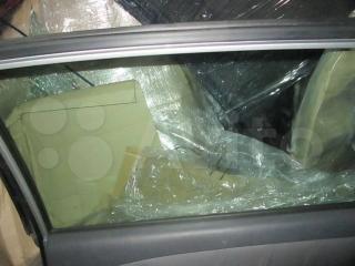 стекло двери задней правой Kia Carens 1 поколение [рестайлинг] 2006