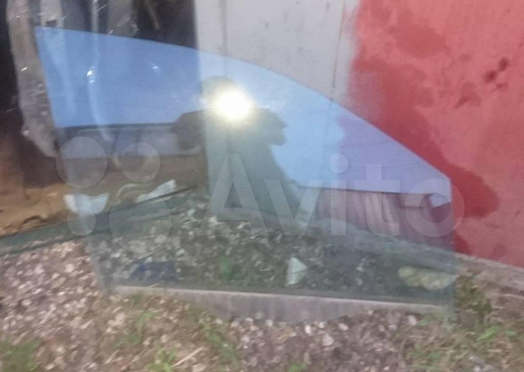 стекло двери передней правой Mitsubishi Space Wagon 3 поколение (Typ N50) 2000 - фото №1