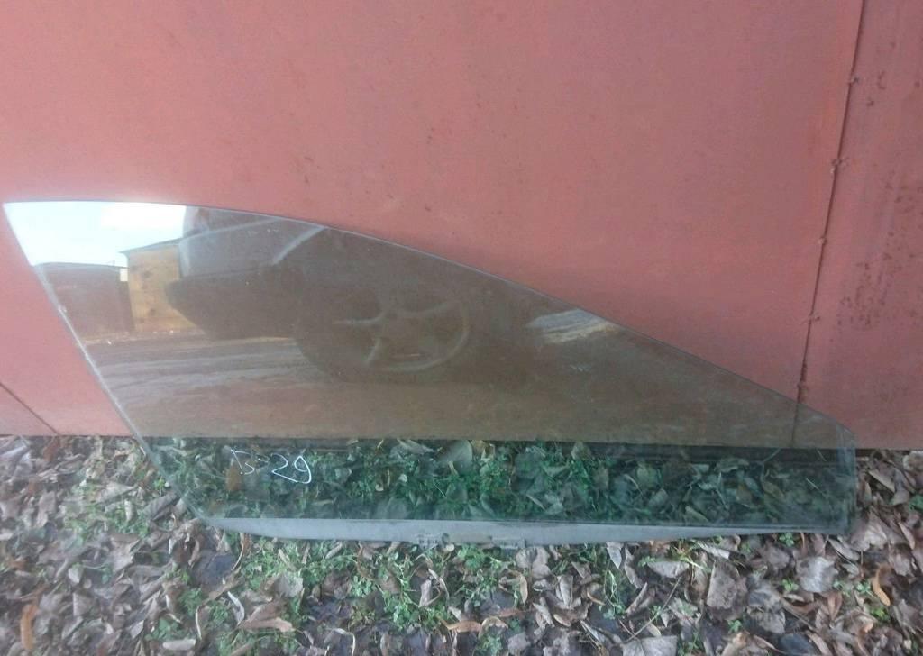 стекло двери передней правой Nissan Almera Tino V10 (2000 - 2003) - фото №1