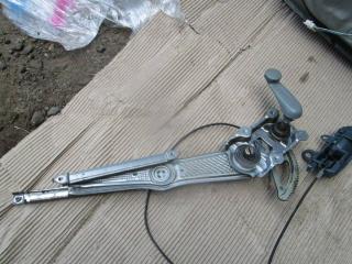 стеклоподъемник передний правый Toyota Yaris P1 2001