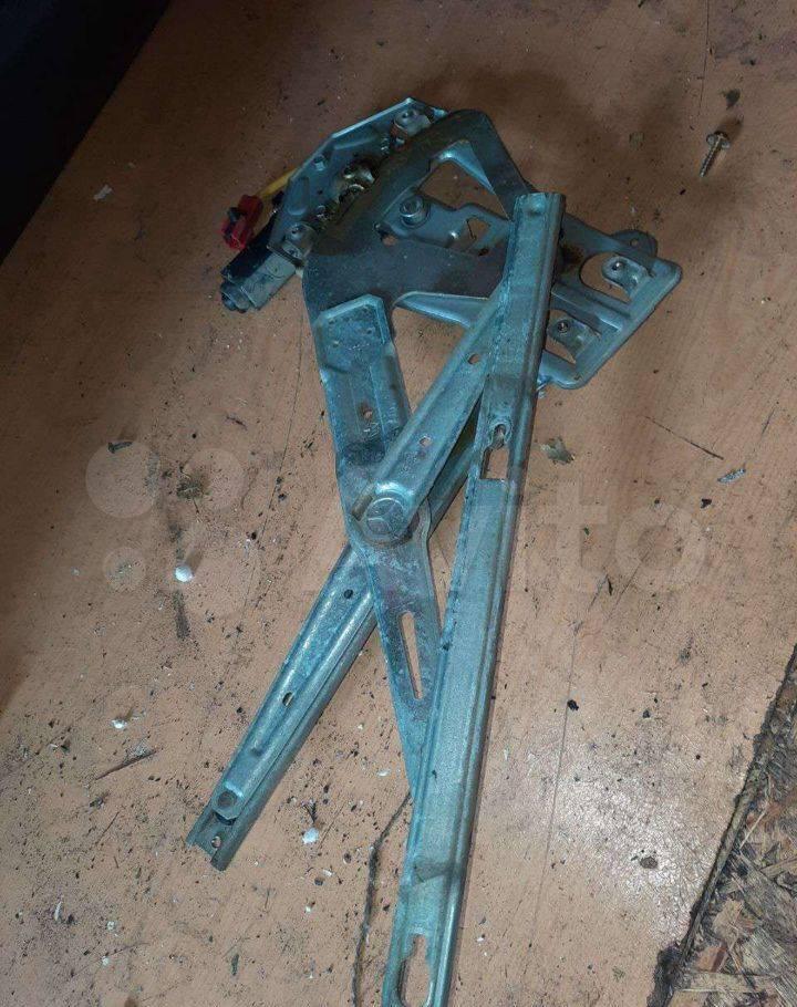 стеклоподъемник задний правый Chrysler Stratus 1 поколение 1999 - фото №1