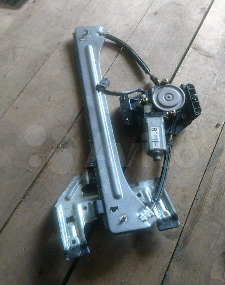 стеклоподъемник задний правый Chrysler PT Cruiser 1 поколение 2002 - фото №1