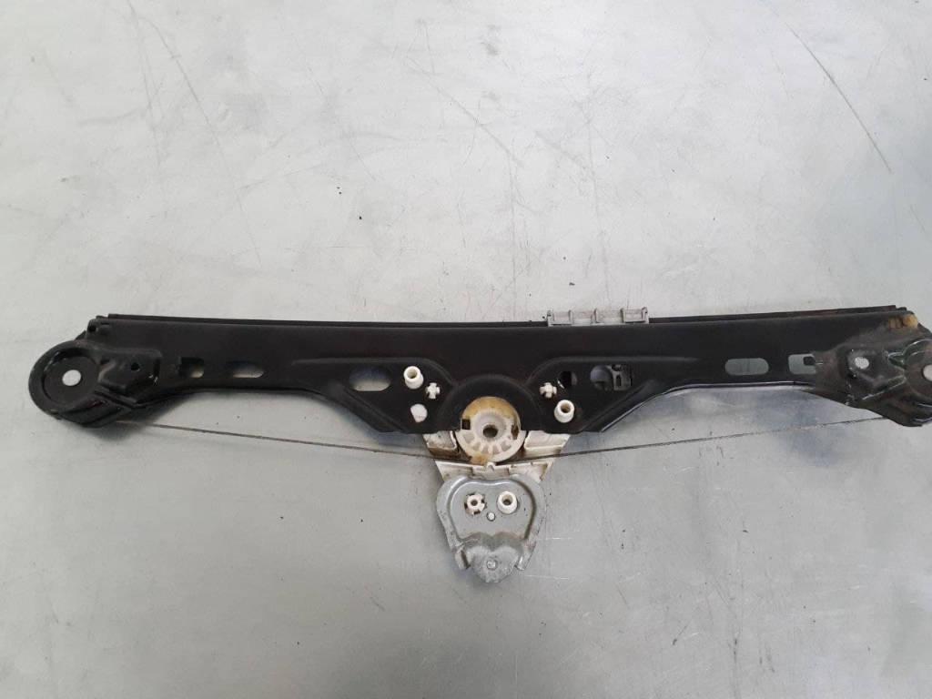 стеклоподъемник задний правый Mercedes-Benz C-Класс W203/S203/CL203 W203 2002 - фото №1