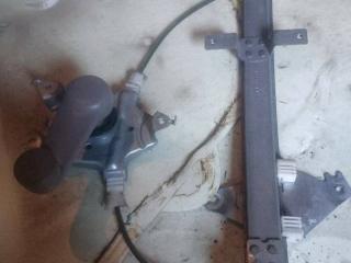 стеклоподъемник задний правый Nissan Almera Tino V10 (2000 - 2003)