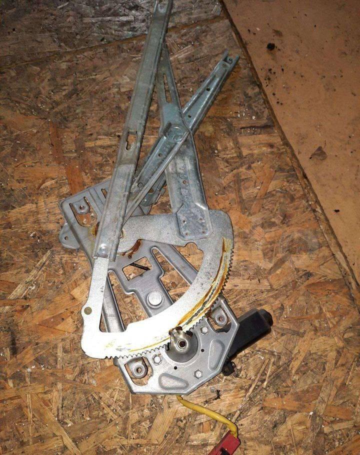 стеклоподъемник передний левый Chrysler Stratus 1 поколение 1999, 4696578 - фото №1