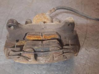 суппорт передний правый Volkswagen Passat B6 2005