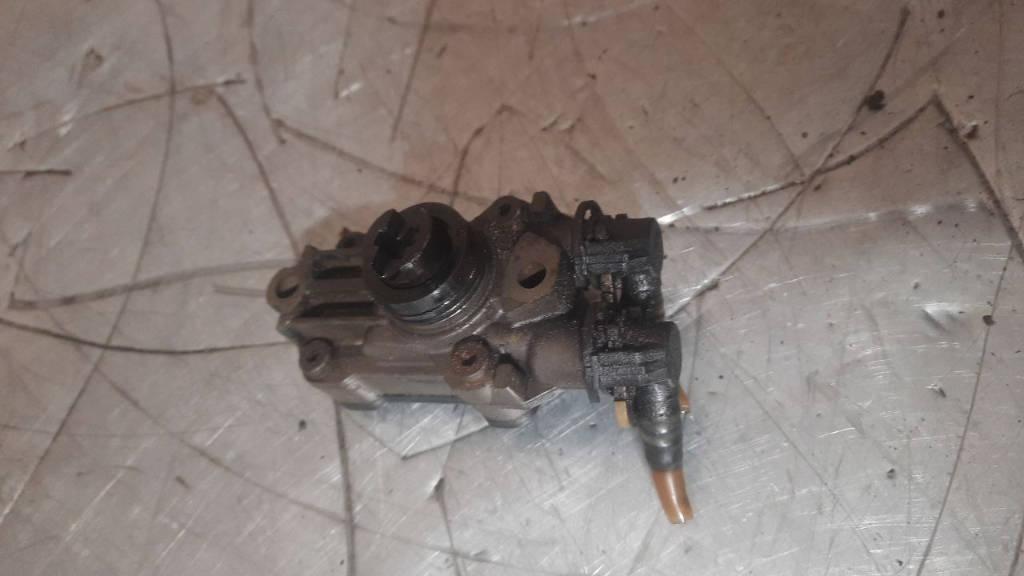 топливный насос (магистральный) Mercedes-Benz Vaneo W414 2003, 1.7 л., дизель, A6110900350 - фото №1