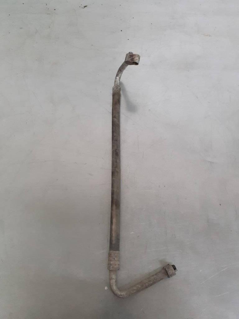 трубка кондиционера Volkswagen Golf 4 поколение 2000, 1.6 л., бензин - фото №1