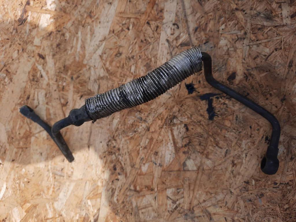 масляная трубка турбины Peugeot 407 1 поколение 2005, 1.6 л., дизель - фото №1