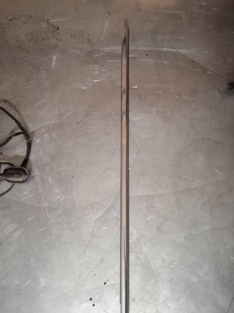 уплотнитель двери Volkswagen Passat B6 2006 - фото №1