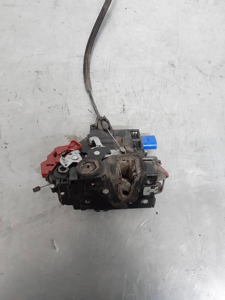 замок двери задней левой Skoda Fabia 2 поколение (5J) 2008, BLS, 6Y0839015A - фото №1