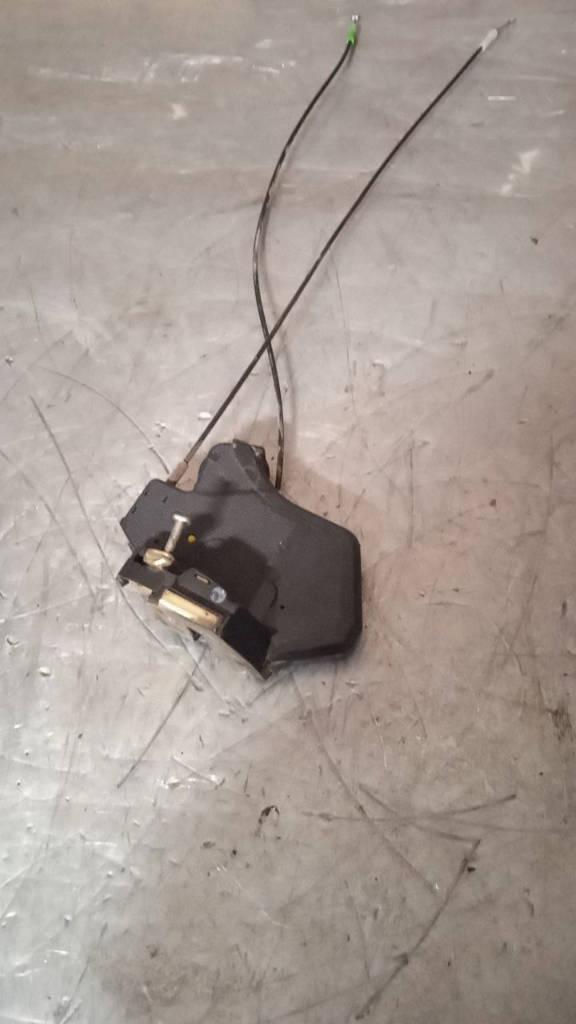 замок двери задней левой Toyota Corolla Verso 1 поколение 2003 - фото №1