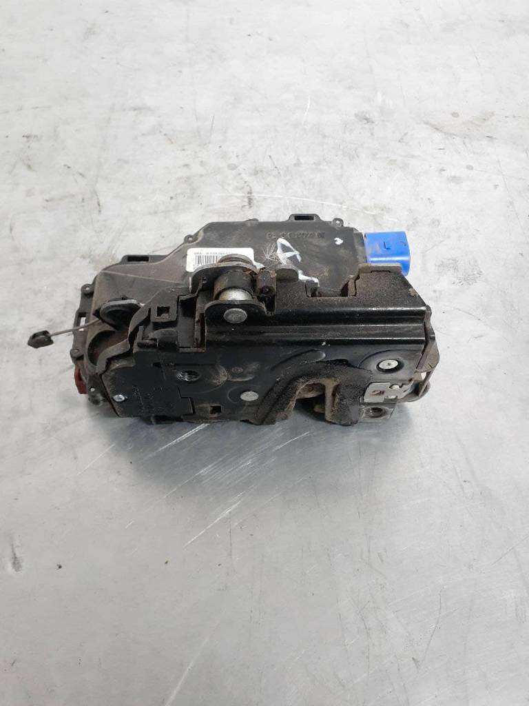 замок двери задней правой Skoda Fabia 2 поколение (5J) 2008, BLS, 6Y0839016A - фото №1