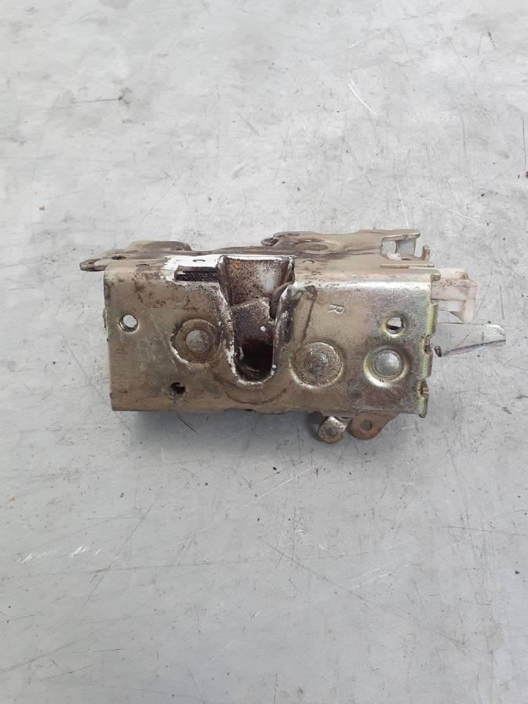 замок двери передней правой Mercedes-Benz Vito W638 1999, A9017201135 - фото №1