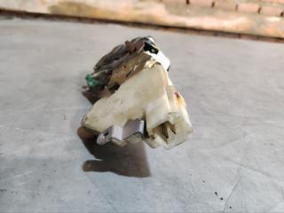 замок двери передней правой Nissan Almera Tino V10 (2000 - 2003)