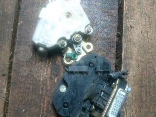 замок двери передней правой Nissan Almera N16 2000, 1.5 л.