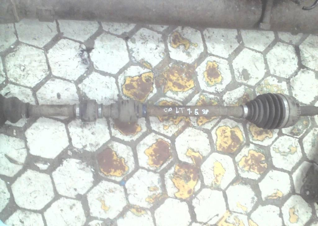 полуось (приводной вал, ШРУС) Mitsubishi Colt 5 поколение (CJO) 1998, 1.6 л., МКПП, 0GH851C3AB - фото №1