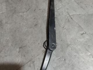 щеткодержатель (поводок стеклоочистителя, дворник) Chevrolet Spark M300 2012, 95948460