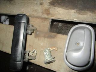 ручка наружная Mazda Demio 1 поколение [рестайлинг] 2001, 1.3 л., бензин