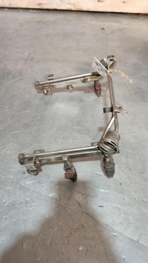 топливная рампа Audi A6 4B/C5 C5 2000, 2.4 л., бензин, 078133551BA - фото №1