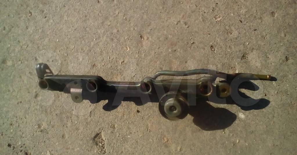 топливная рампа Honda Civic 7 поколение 2001 - фото №1