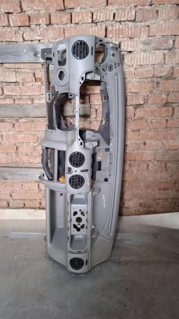 панель передняя салона (торпедо) Renault Kangoo 1 поколение 2001 - фото №1