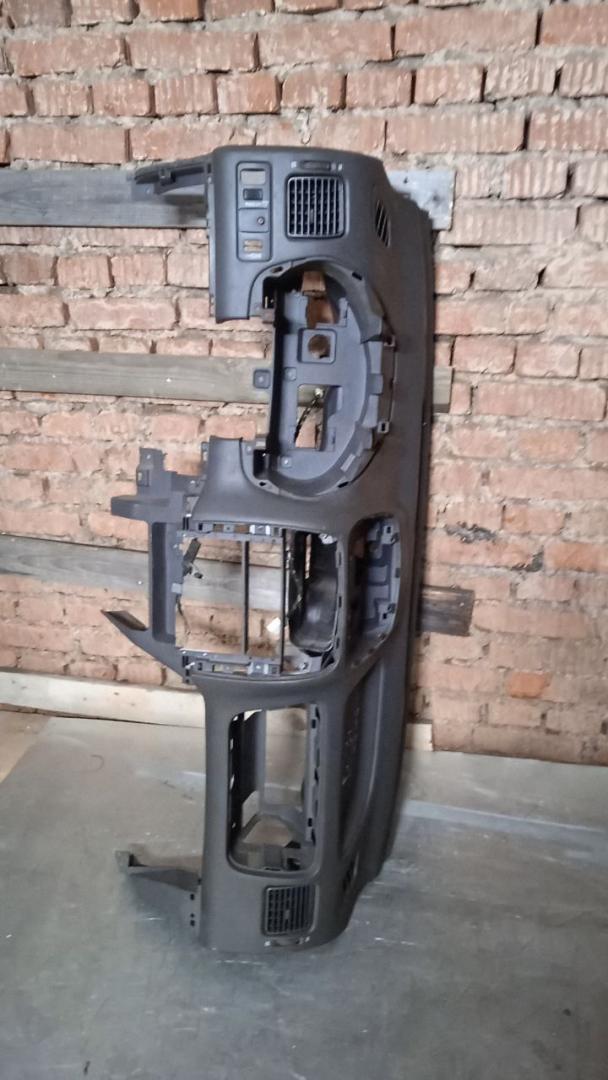 панель передняя салона (торпедо) Mitsubishi Space Star 1 поколение 2001 - фото №1