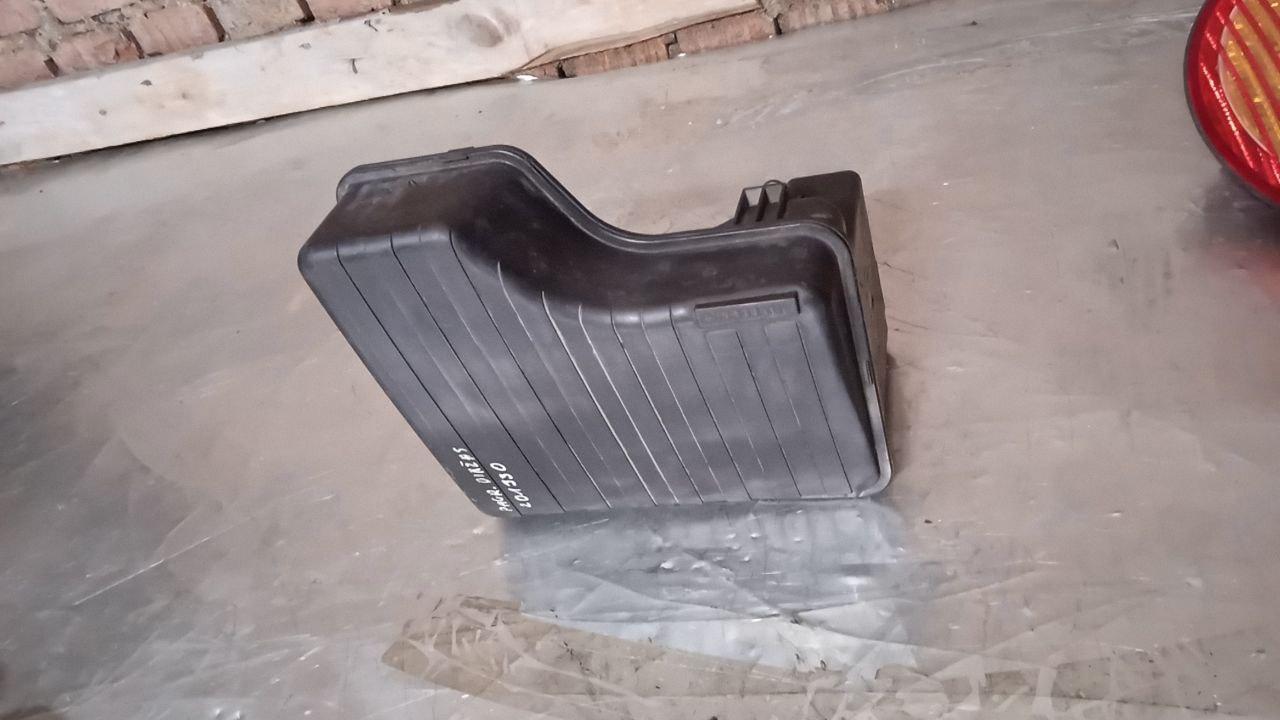 корпус воздушного фильтра Volkswagen Beetle 2 поколение 1999 - фото №1