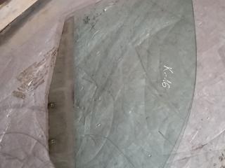 стекло двери передней правой Mitsubishi Carisma 1 поколение [рестайлинг] 2001, 43R000929