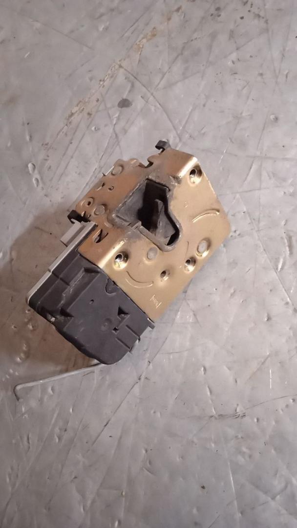 замок двери передней левой Peugeot 206 1 поколение 1999, хетчбэк 5 дв. - фото №1