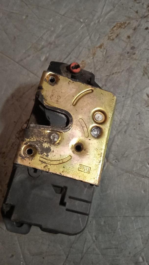 замок двери задней левой Peugeot 206 1 поколение 1999, хетчбэк 5 дв. - фото №1