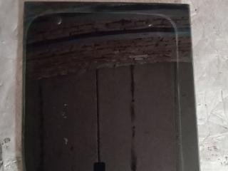 стекло кузовное боковое правое Citroen Berlingo 1 поколение (M49) 2002